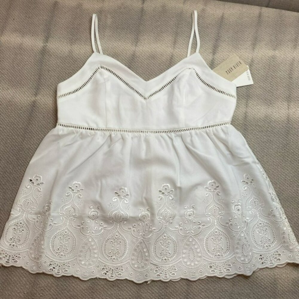 Moon River White Embroidered Tank Top Size Medium NWT Blouse Shirt